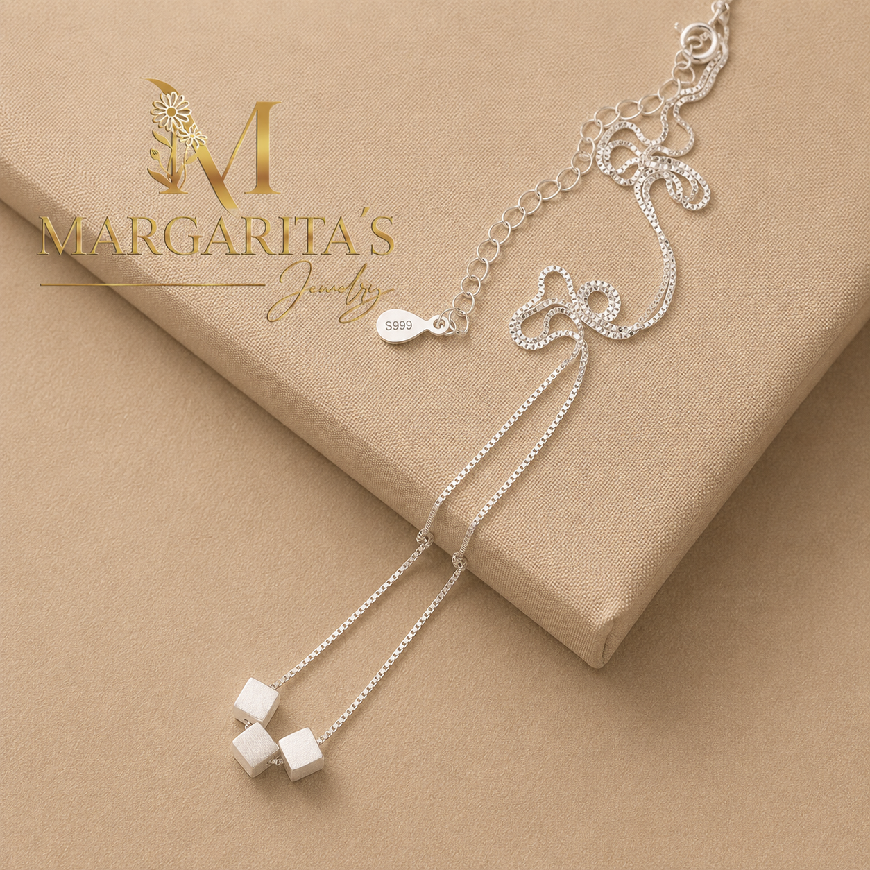 Carol necklace